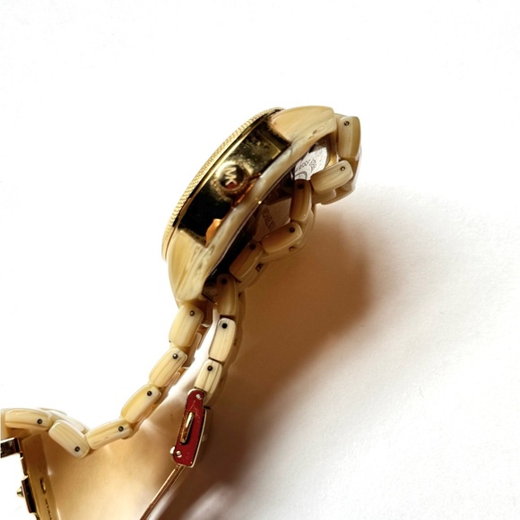 Michael Kors Jet Set Watch - Picture 4 of 6